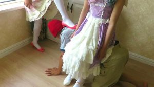 00后中乌中日小主舔鞋踩踏羞辱贱狗！