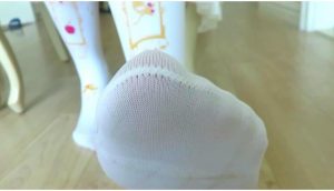 00后中乌中日小主白丝踩踏脚下贱狗！