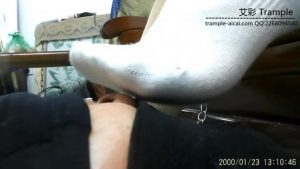 スニーカーの靴は足の奴が汗を吸い込む