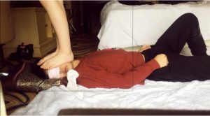 定制系列 闻妹妹袜子被发现后被万万狠虐-97LZTD-71660