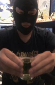 郑州七公主夫妻KTV调教家奴伺候擦鞋舔玉趾-97LZTD-1527