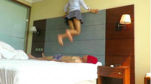 175超美模特媛主蹦跳踩踏贱狗各种践踏！