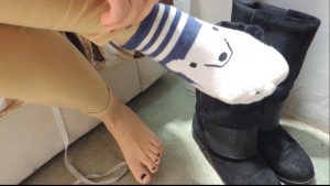 国内首发个人原创！女主长靴棉袜裸足修脚