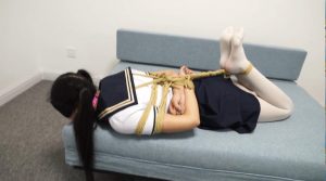 18岁妹子初次绳艺体验