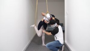 18岁妹子初次绳艺体验