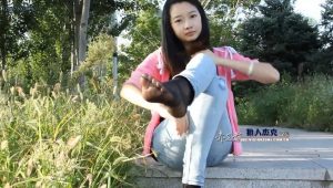 赤足者--【原创视频】娇娇户外短黑丝