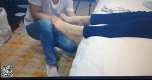 舔17岁幼师极品嫩足