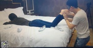 舔17岁幼师极品嫩足