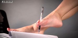 丽柜---丝袜女秘书