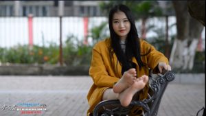 梅梅秀气裸足诱惑