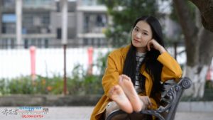 梅梅秀气裸足诱惑