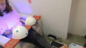 女生思捷的美足