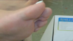 女生思捷的美足