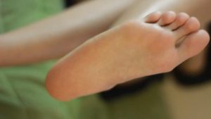 元首制作--健身房财务瑜伽教练视频捏她的脚