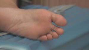 [子林4K视频]轻熟少妇独具风韵，一双劲足露得坦荡彻底[0640]