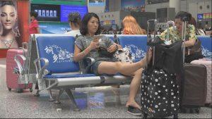 [子林4K视频]风韵少妇双腿一架，毫不在意你把她光滑的艳趾玉足看个精光[0345]