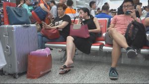 [子林4K视频]娇媚女人风情万种，一只艳足把凉拖玩的飞起[0435]