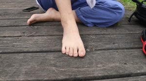 校服女生江桥上秀足第一百一十五套视频1920X1080