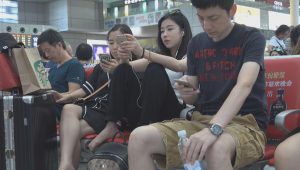 [子林4K视频]高冷女神竟然脱鞋双脚上椅，除了正面攻击别无他法[0230]