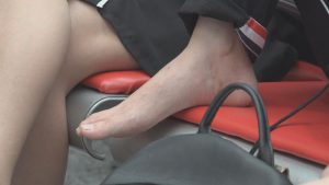 [子林4K视频]高冷女神竟然脱鞋双脚上椅，除了正面攻击别无他法[0230]