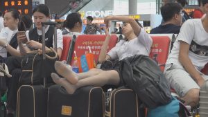 [子林4K视频]年终爆款感天动地：冷冷的和谐号铁姐，伸直销魂丝足长腿带你上天[0645]