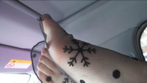 刘老师车内尝试性感蕾丝袜