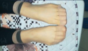 经典速度下，少妇的褐色丝足大特写，5分06秒