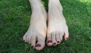 女神丽丽夏日超性感裸足与丝袜秀！