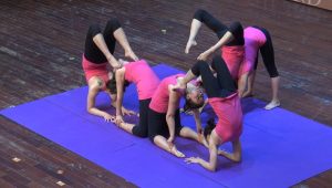 瑜伽视频——6人瑜伽莲花足