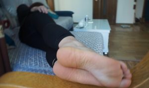 小美女秀裸足超级性感