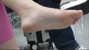 【4K视频】美眉的脚底让你一次看个爽，超细节呈现 5分58秒