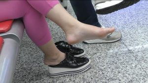 【4K视频】美眉的脚底让你一次看个爽，超细节呈现 5分58秒