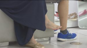 [子林4K视频]长裙姑娘露出的一双白皙玉足，真心秀美清澈[0240]