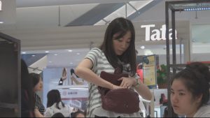 [子林4K视频]高冷玉女以不经意的方式露出了雪白足底[0135]