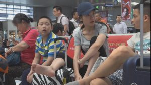 [子林4K视频]紧贴死盯少女足底，搞得女孩有些不知所措[0120]