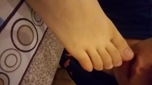 可爱小萝莉被舔小脚丫足底