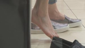 [子林4K视频]2个模特级身材美女相约鞋柜，幸福总是来得那么突然[0545]