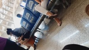 【Tim精华视频】候车室的黑色船袜MM脚上的动作很多[0225]