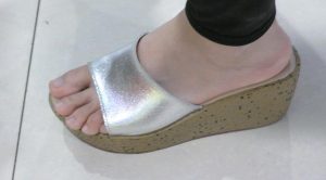 【4K视频】羞答答白嫩的玉足出来透透气 3分44秒