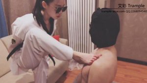 最帅长春在校大学生小腰跆拳道服爆踹狗奴