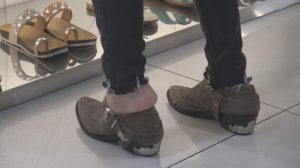 [子林4K视频]清秀少妇扫荡鞋柜，那叫一个行云流水[0355]