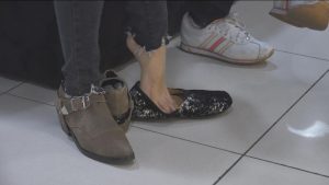 [子林4K视频]清秀少妇扫荡鞋柜，那叫一个行云流水[0355]