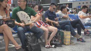 [子林4K视频]面对这种肆意的挑逗，你还有心思好好等车吗？[0505]