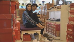 [子林4K视频]修长美女亲自展示，试鞋时如何脱下丝袜袜套再穿上[0505]