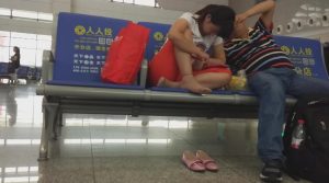 质朴的短丝MM站着脚丫也不老实[0308]