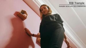 冷美高跟残忍狠踩