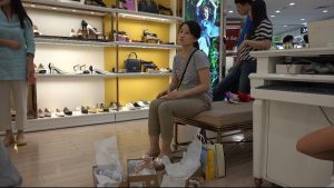 [子林4K视频]冷艳少妇精致玉足的完美试鞋[0240]