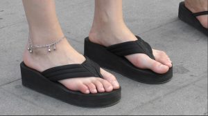 【4K视频】超五星级美脚，超美的妹子，错过就可惜了（2分46秒）