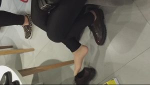 【Tim精华视频】冬日里在鞋店碰到丝袜MM相当不易呀[0129]
