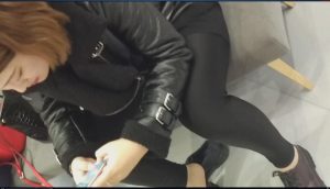 【Tim精华视频】冬日里在鞋店碰到丝袜MM相当不易呀[0129]